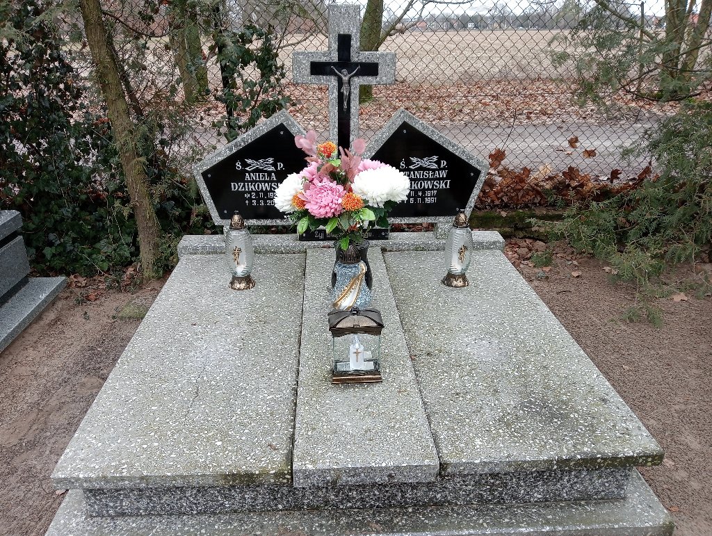 Grób Aniela Dzikowska
