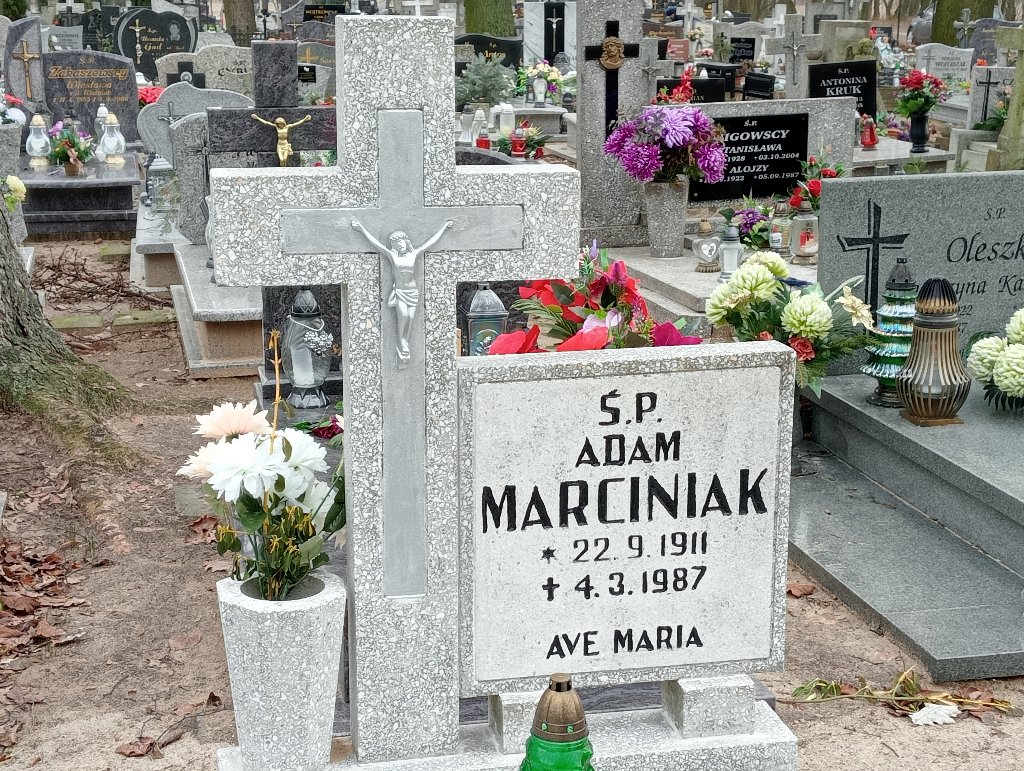 Adam Marciniak 1911 Pakość - Grobonet - Wyszukiwarka osób pochowanych