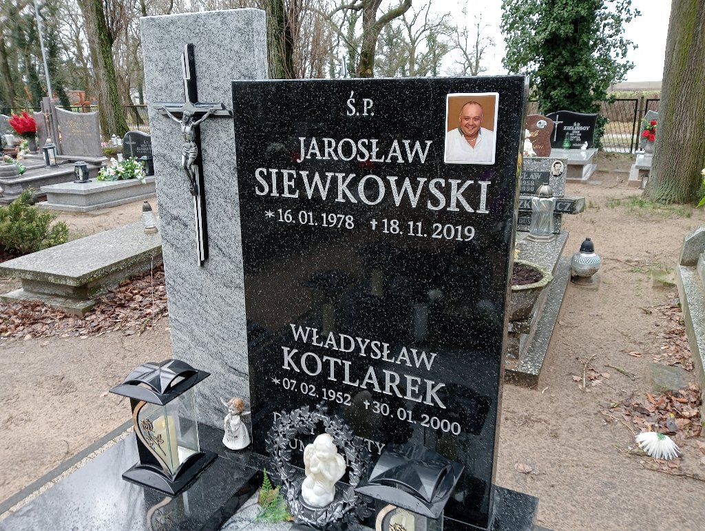 Jarosław Siewkowski 1978 Pakość - Grobonet - Wyszukiwarka osób pochowanych