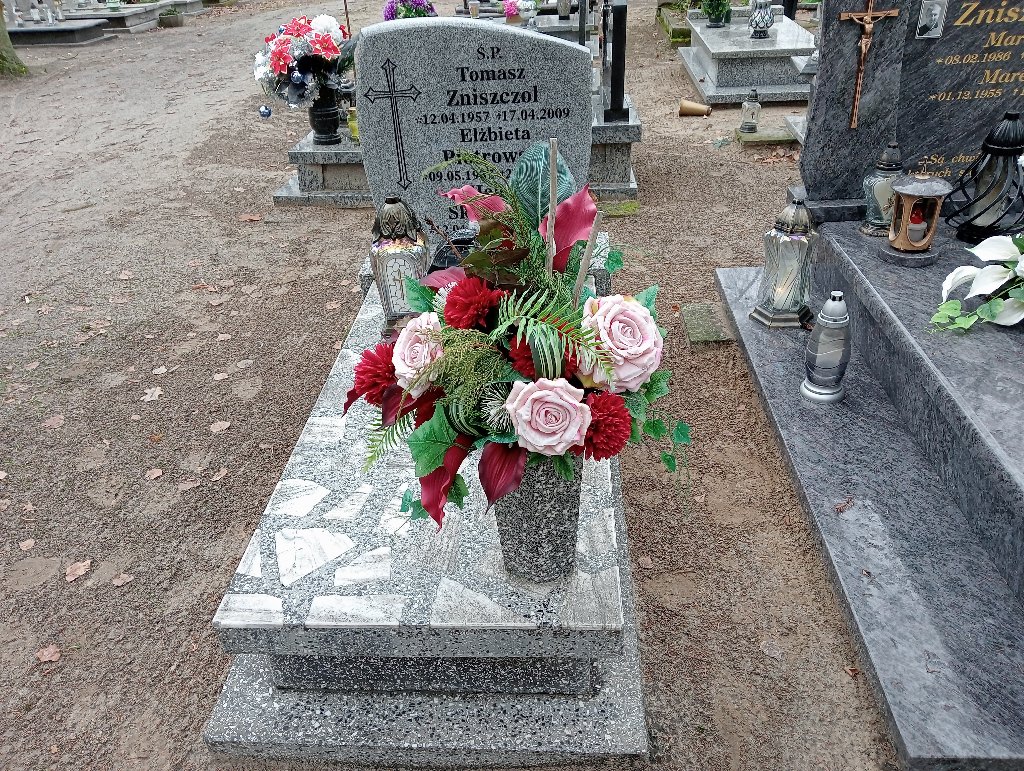 Grób Tomasz Zniszczol