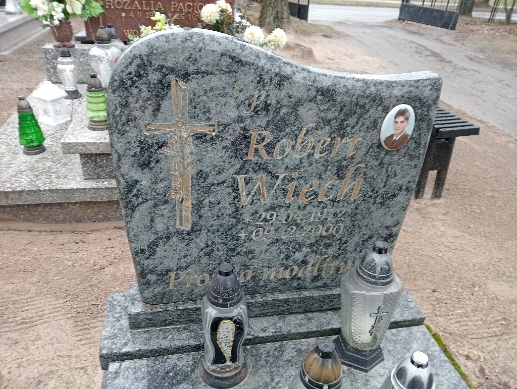 Robert Więch 1972 Pakość - Grobonet - Wyszukiwarka osób pochowanych